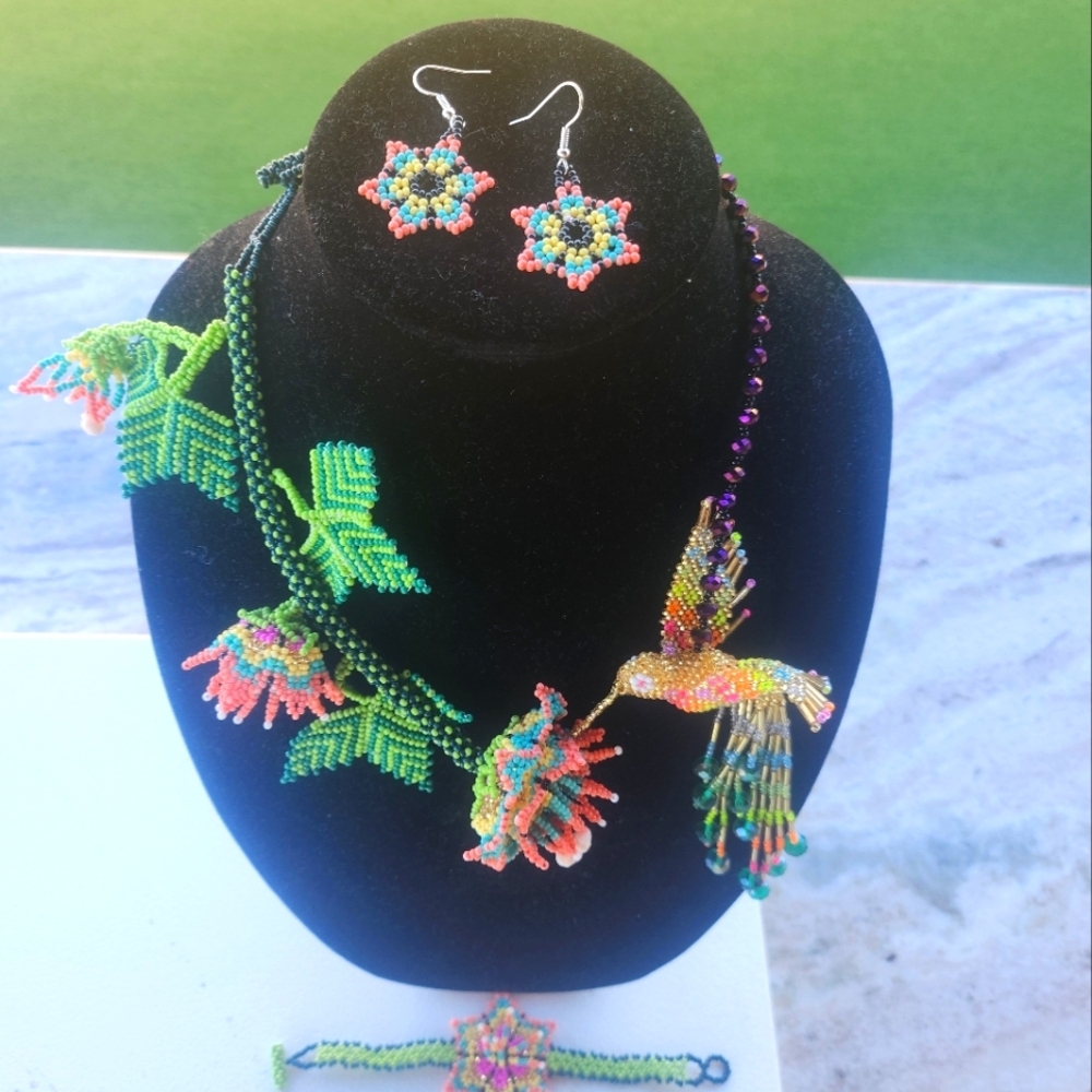 Hummingbird floral necklace set - Picture 3 of 16
